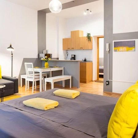 Cozy 2 Room Apartment Next To Hermannstrasse Берлин Екстериор снимка