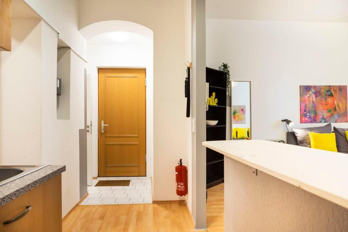 Cozy 2 Room Apartment Next To Hermannstrasse Берлин Екстериор снимка