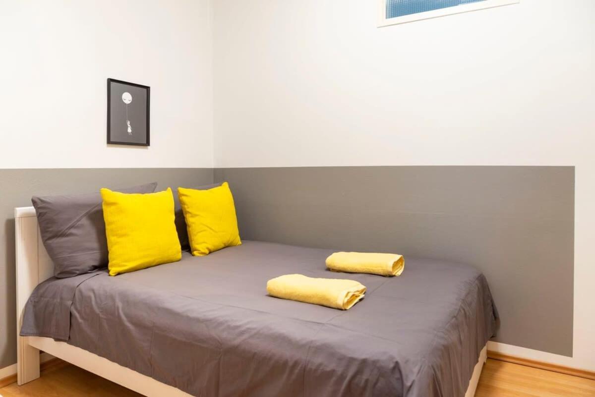 Cozy 2 Room Apartment Next To Hermannstrasse Берлин Екстериор снимка