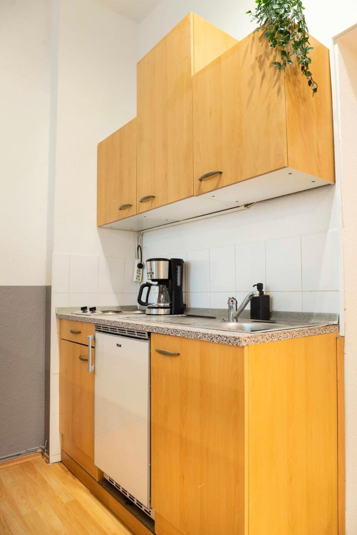 Cozy 2 Room Apartment Next To Hermannstrasse Берлин Екстериор снимка