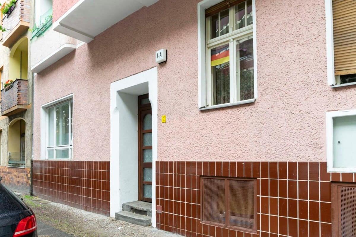 Cozy 2 Room Apartment Next To Hermannstrasse Берлин Екстериор снимка