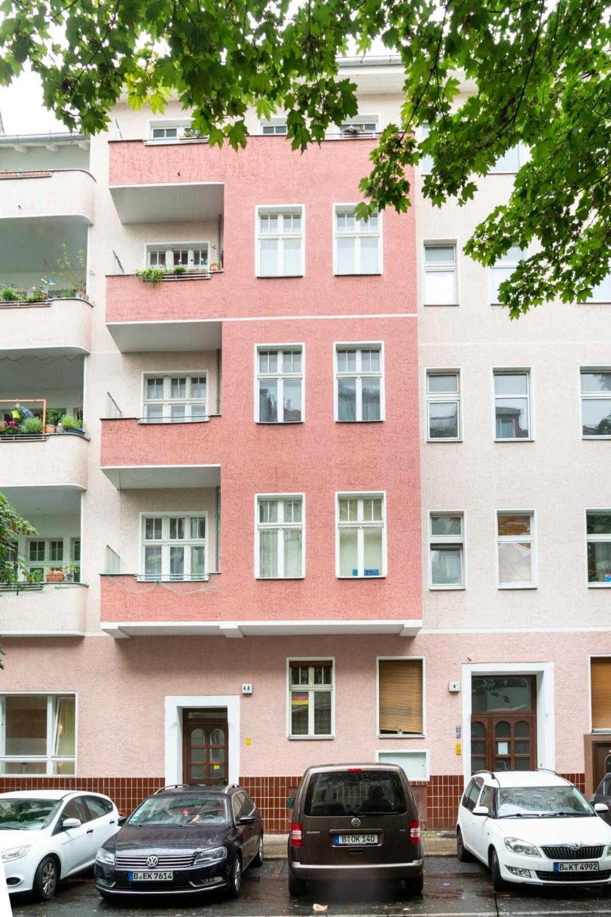 Cozy 2 Room Apartment Next To Hermannstrasse Берлин Екстериор снимка